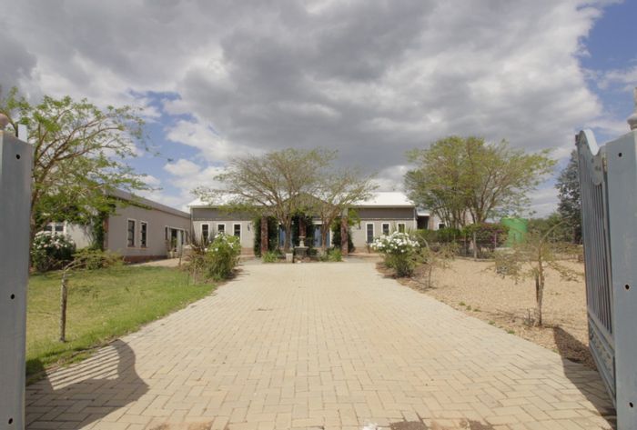 Addo Farm For Sale: 85 hectares, guest venue, chapel, splash pool, and views.