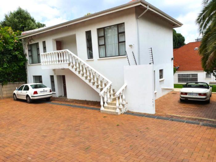 Parktown Apartment To Rent: Ground floor, secure, utilities included, strict house rules.