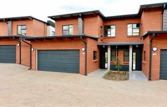 Townhouse for Sale in Six Fountains: 2 bedrooms, inverter, garden, secure estate.