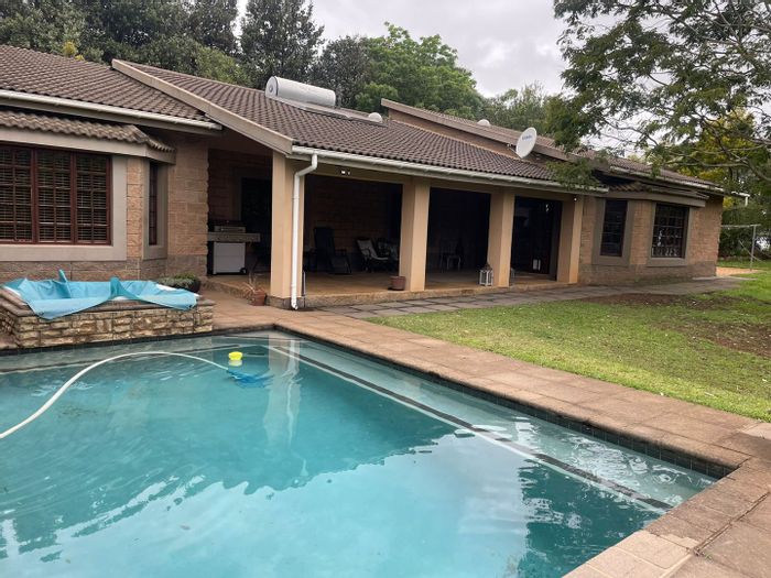 For Sale: Spacious 4-bedroom house in Summerveld with pool, stables, and garages.