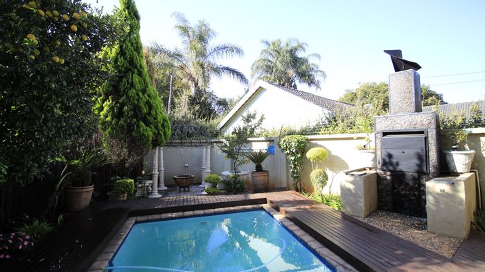 Lynnwood Glen House For Sale: Solar, Pool, Borehole, Security, Braai Room.