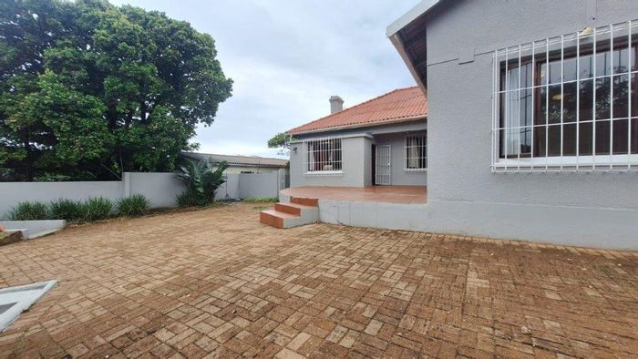 For Sale: House in Margate Central with 3 beds, garages, and beach access.