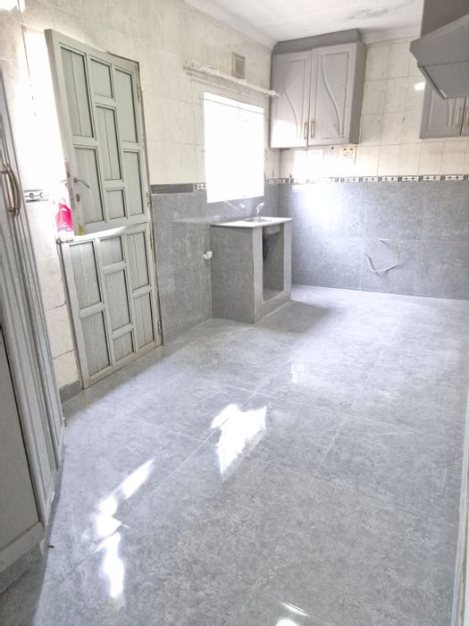 Two-bedroom house in Merewent with gated parking and pre-paid utilities. To Rent.