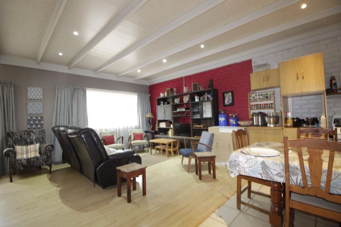 Coastal House For Sale in Clarendon Marine: 3 Bedrooms, Office, Braai Room, Garage.