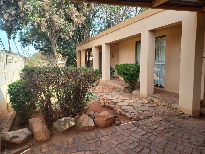 Heidelberg Proper House For Sale: 3 beds, garden, security, double parking.