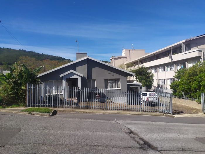 For Sale: Knysna Central house with business rights and separate flatlet.