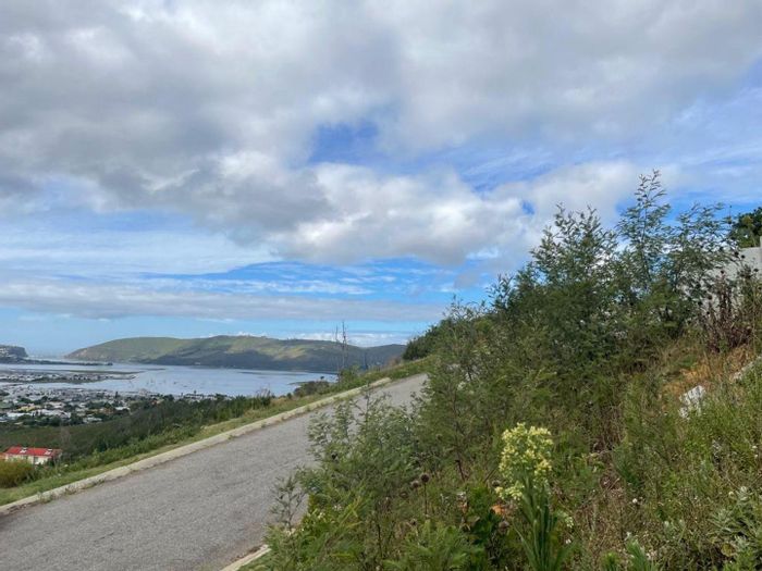 Knysna Heights For Sale: Vacant Land with lagoon views, near amenities.