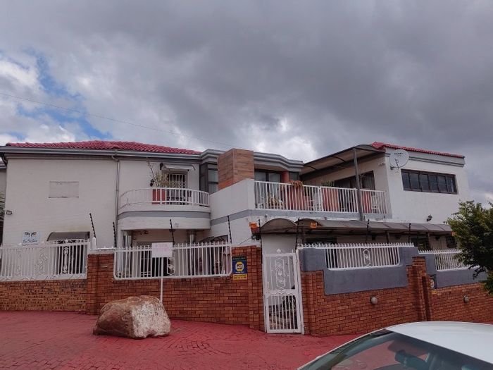 For Sale: 20-Sleeper Student House in Pimville Zone 6, close to UJ Campus.