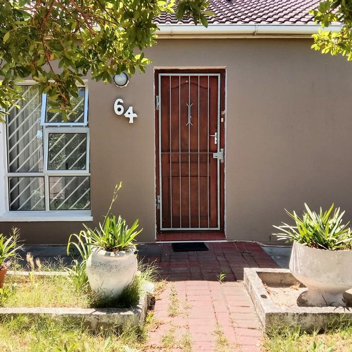 For Sale: House in Gaylee with secure parking, covered braai area, and large backyard.