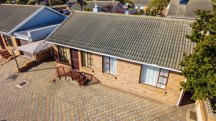 Heiderand House For Sale: Pet-friendly, garage, braai room, secure complex.