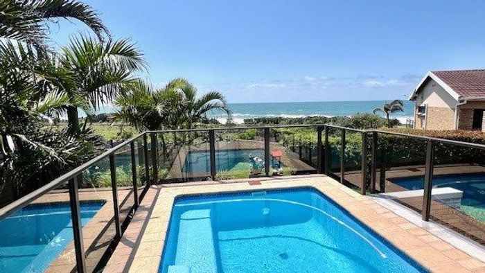 Manaba Beach Townhouse For Sale: 3 beds, pool, sea views, solar system.