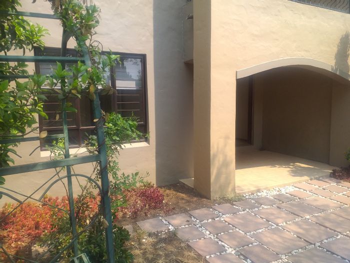 Lonehill Apartment For Sale: 2 beds, private garden, pools, tennis court, secure complex.