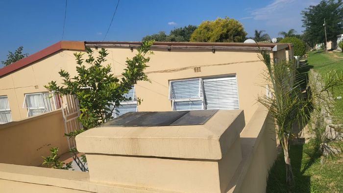 Bloubosrand Apartment For Sale: 2-bed, yard, braai area, 24-hour security.