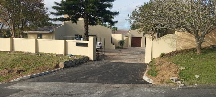 Spacious 7-bedroom house in Oslo Beach with entertainment area and double garage. For Sale.