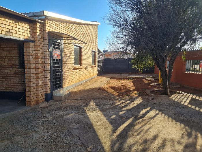 House To Rent in Lenasia Ext 11: 2 beds, secure parking, versatile storage space.