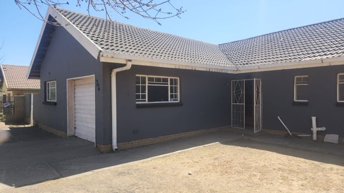 Kosmos Park House For Sale: 4 bedrooms, garage, revamped bathrooms, secure fencing.