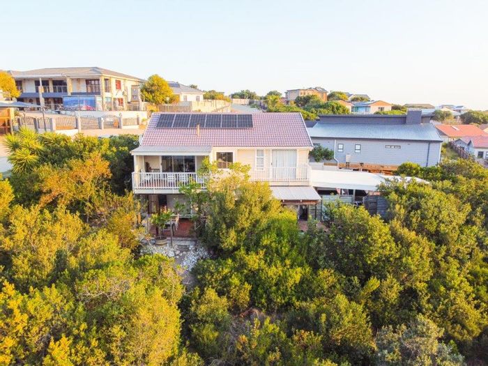 Bergsig House For Sale: 3 bedrooms, dual kitchens, garden, solar panels, views.