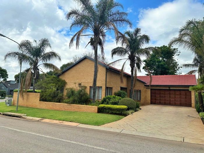 Eldoraigne House For Sale: Open-plan living, pool, garden, 24-hour security access.