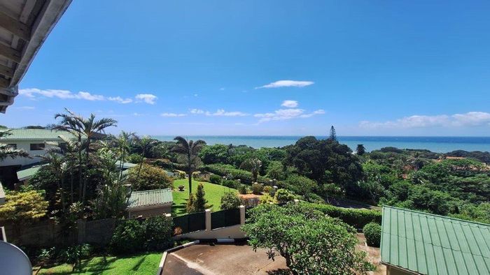 Umtentweni Apartment For Sale: 180° sea views, secure complex, pet-friendly.