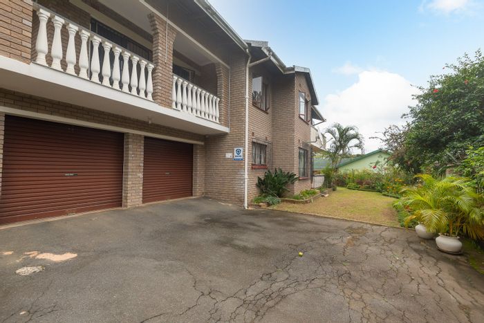 Spacious Reservoir Hills house with 3 bedrooms, study, garden, and double garages. For Sale.