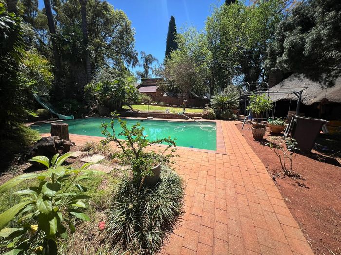 Eldoraigne House For Sale: 4 beds, pool, lapa, plus 1-bed flat.