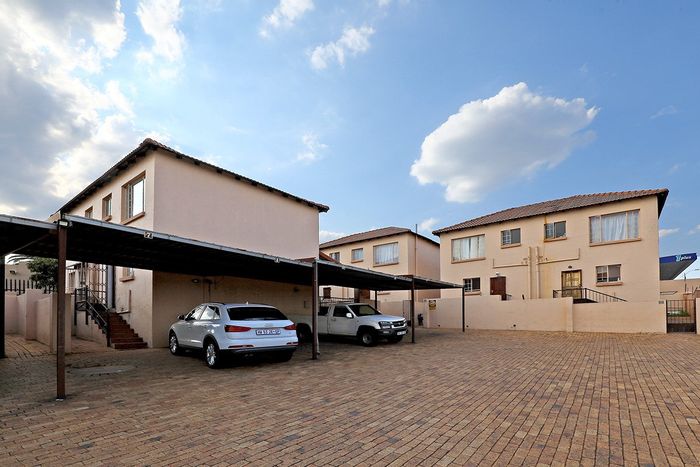 For Sale: Duplex Apartment in Witpoortjie with 24-hour security and private balcony.