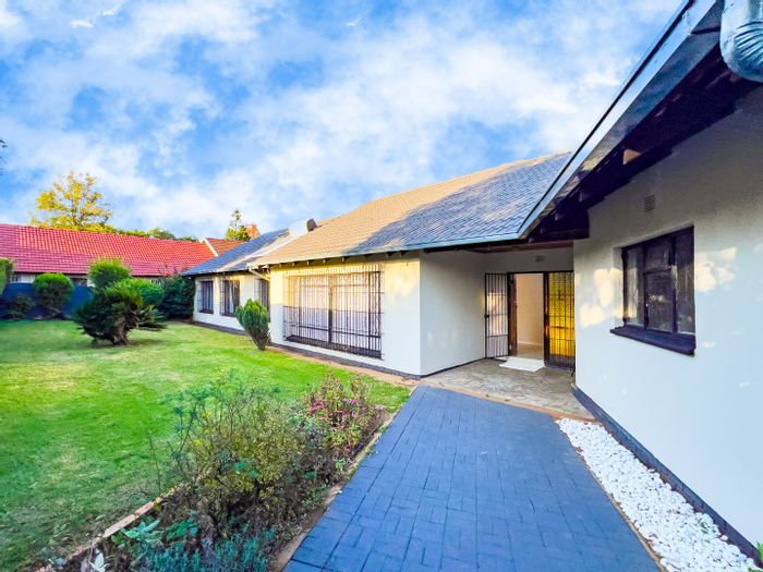 For Sale: House in Van Riebeeck Park with pool, study, and double garage.