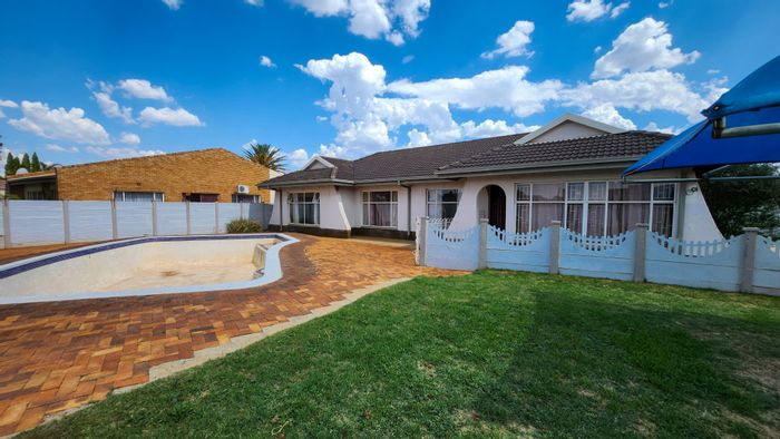 For Sale: House in Stilfontein Ext 4 with 3 bedrooms, double garage, and covered parking.