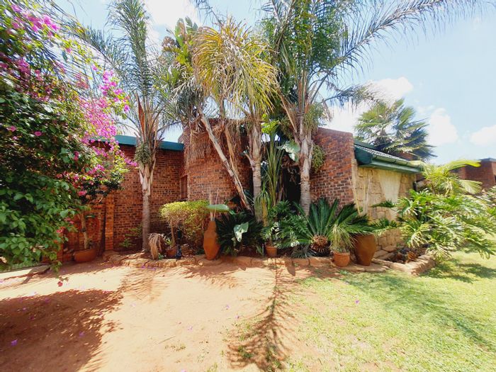 4-Bedroom House in Pierre Van Ryneveld with Pool and Flatlet Potential - For Sale