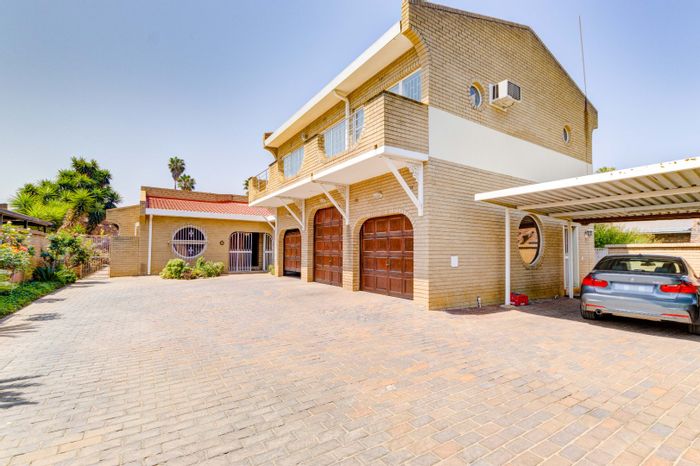 For Sale: House in Sunward Park with pool, bar, cottage, and ample parking.