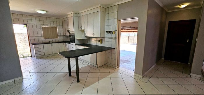 For Sale: 3-Bedroom Townhouse in Cullinan Central with private braai and double garage.