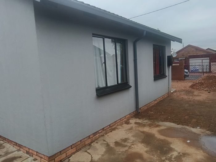 Cozy 2-bedroom house for sale in Soshanguve Ext, perfect for family memories.