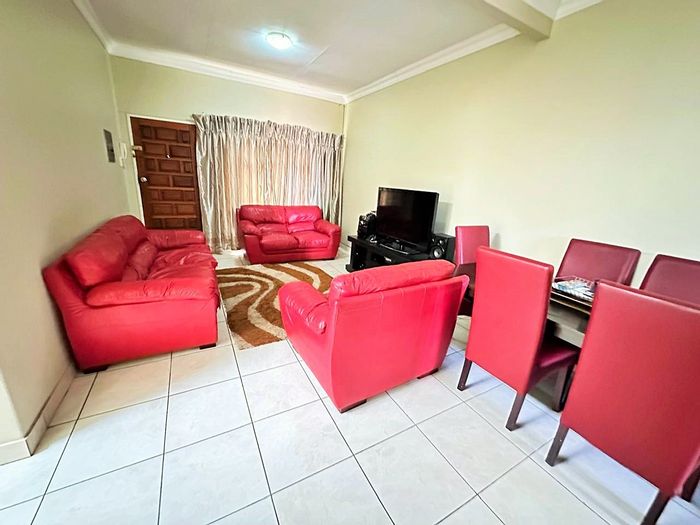 Eldoraigne Apartment For Sale: 3 Bedrooms, open living, near amenities and schools.