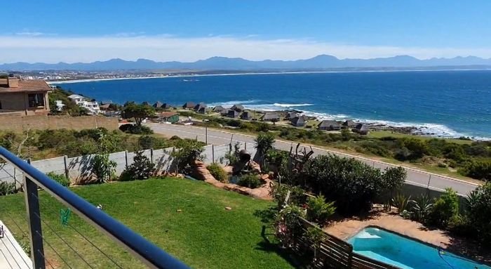 De Bakke House For Sale: 5 bedrooms, sea views, pool, balcony, fully furnished.