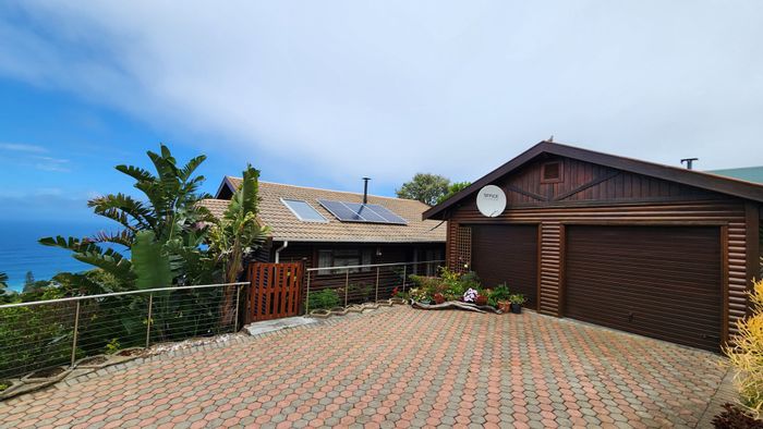 For Sale: House in Dana Bay with sea views, garden, and solar features.