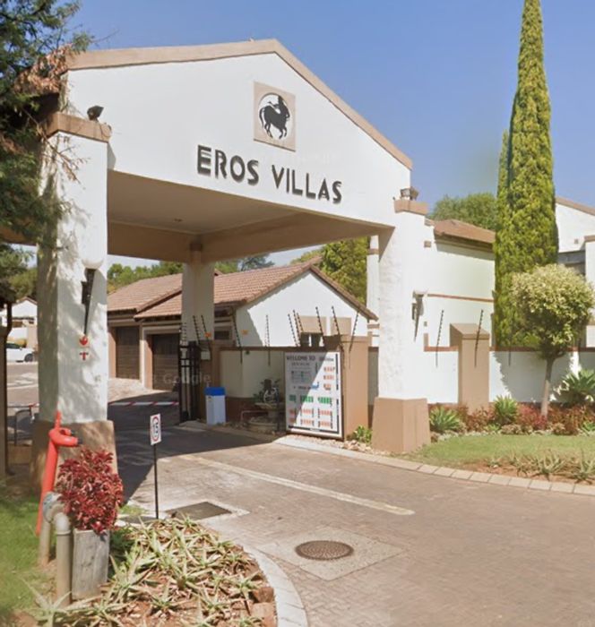 2-Bedroom Apartment in Olympus AH To Rent with Garage, Pool, and Pet-Friendly Amenities.