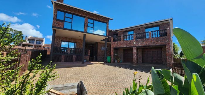 For Sale: Noorsekloof House with sea views, flat, pool, and energy-efficient features.