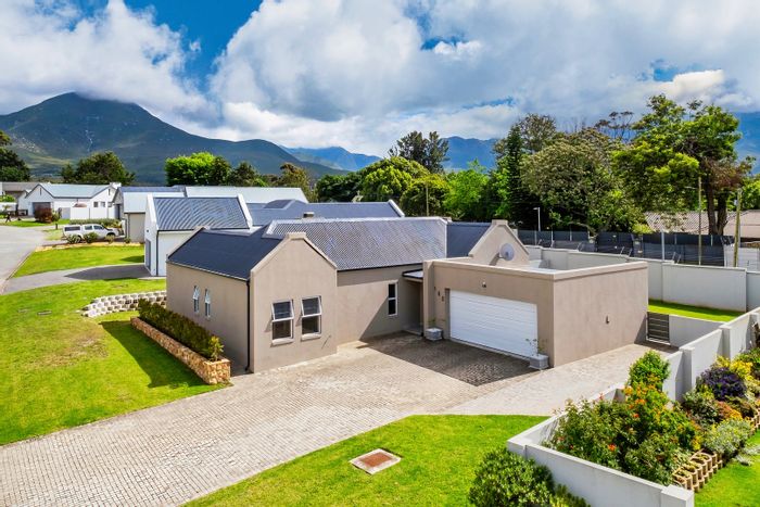 For Sale: House in Mont Fleur Mountain Estate with open-plan living, patio, and security.