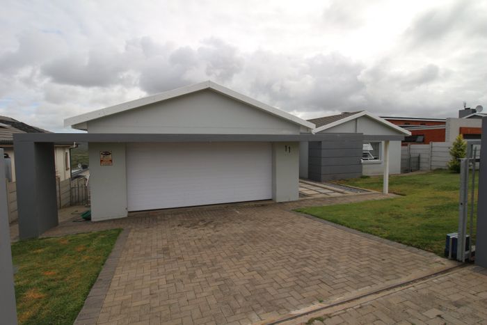 For Sale: House in Seemeeu Park with three bedrooms, open-plan layout, and outdoor space.