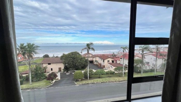 Uvongo Apartment For Sale: 3 beds, beach access, pools, fully furnished, great investment.