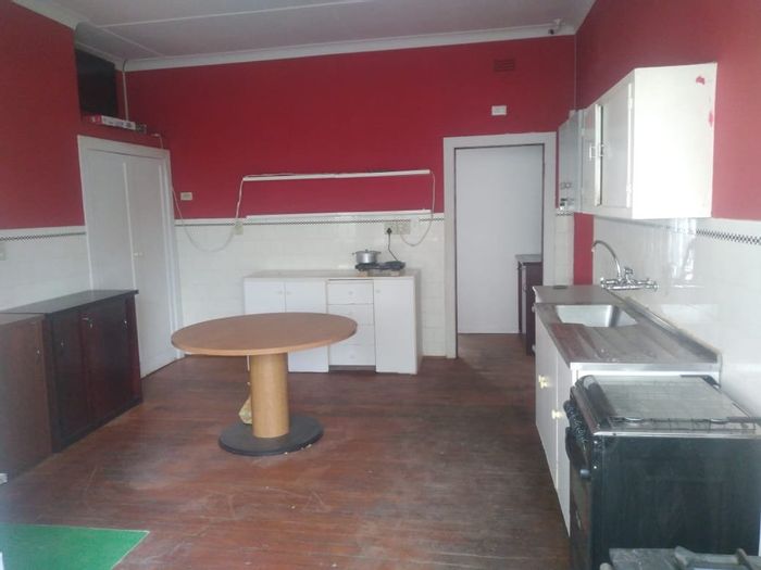 Auckland Park House For Sale: 10 bedrooms, student accommodation, security features, expansion potential.