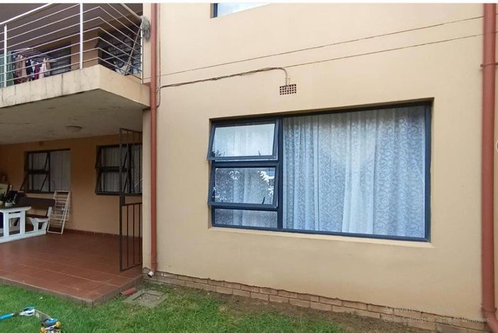 For Sale: Ground floor apartment in Bedfordview Central, 3 beds, open plan living.