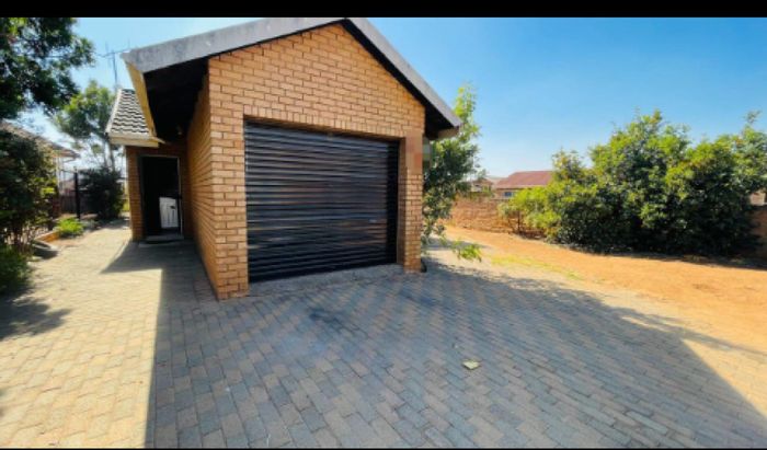 For Sale: Spacious 3-bedroom house in Soshanguve Ext with garage and large yard.