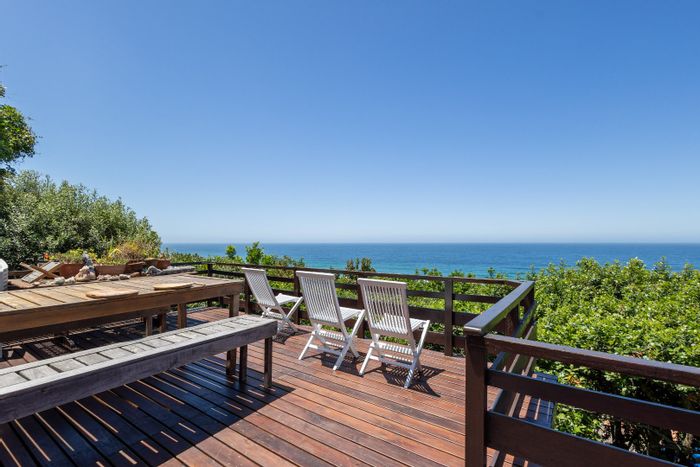 Keurboomstrand House For Sale: 5 bedrooms, ocean views, dual living spaces, funicular access.