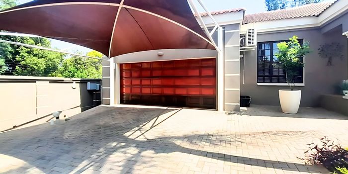 Wilkoppies Townhouse For Sale: Heated pool, study, double garage, and backup power.