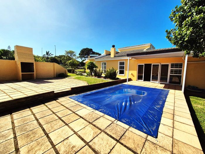 House for Sale in Wilderness Central: 3 bedrooms, pool, braai room, garden.