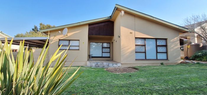 Riversdale Central House For Sale: Family-friendly, spacious garden, carport, and entertainment area.