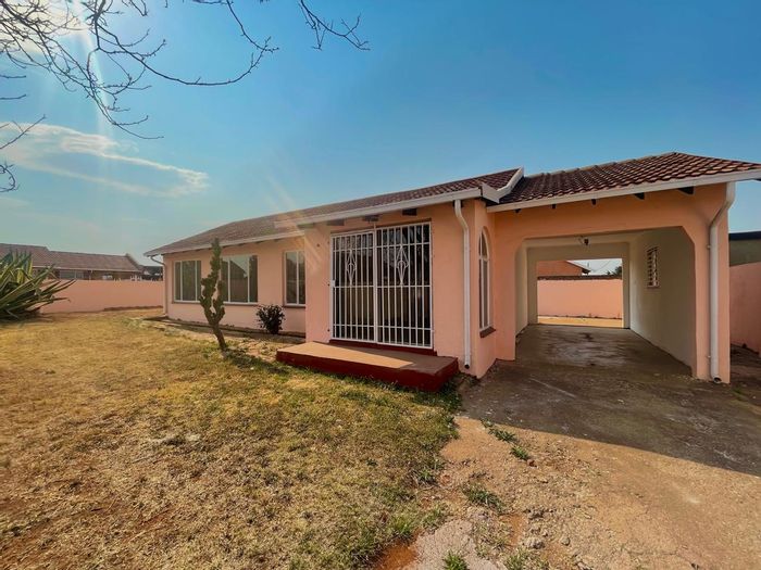 For Sale: House in Marimba Gardens with 3 bedrooms, backyard development potential.