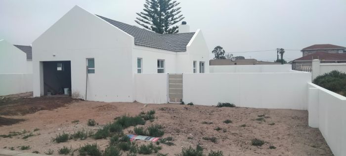 House for Sale in Atlantic Sands Private Estate: 3 beds, beach access, secure living.