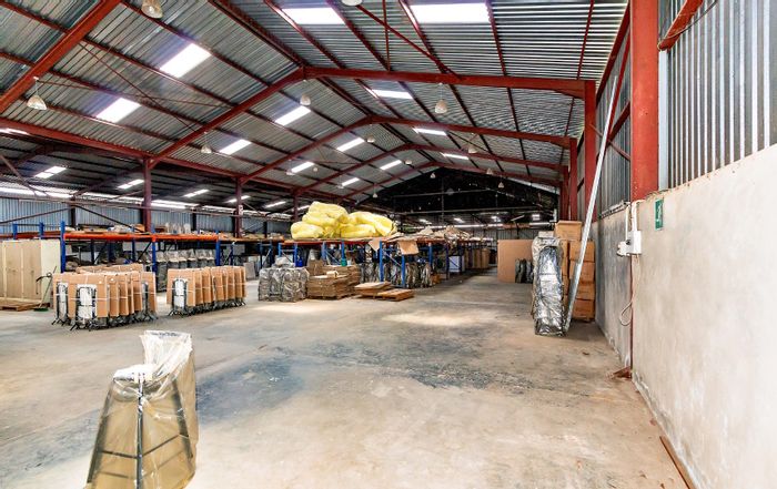 Lea Glen Industrial Property For Sale: 2,300 sqm, security, offices, power supply.